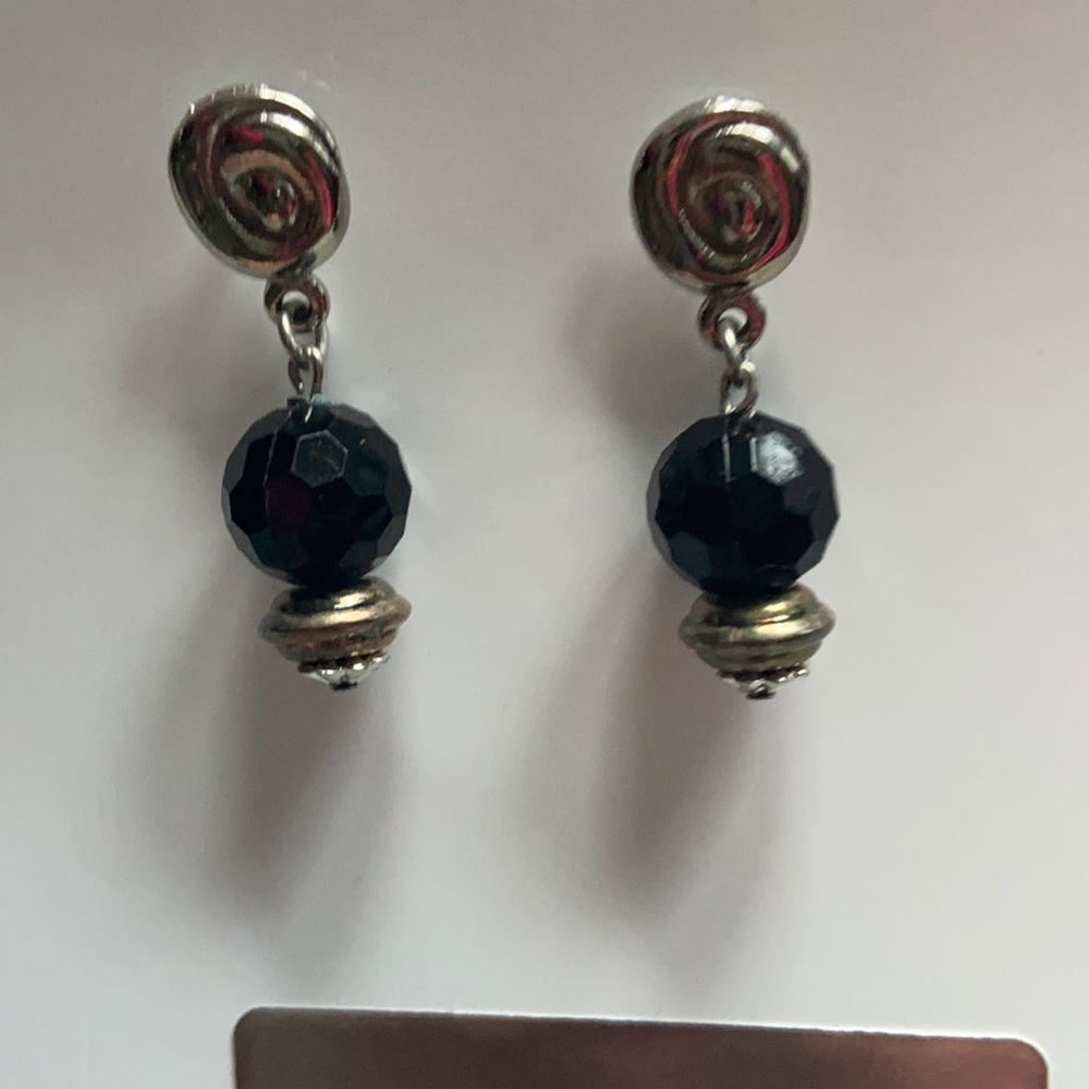 Dark ‘studs’ crystal type bead and silver stud. Easy wear for day to night!!!